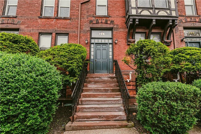 Building Photo - 136 Gibbs St
