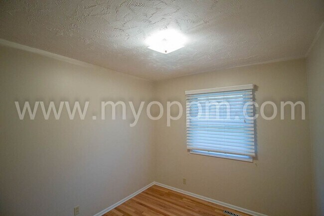 Building Photo - 4 bedroom house with new appliances | 132n...