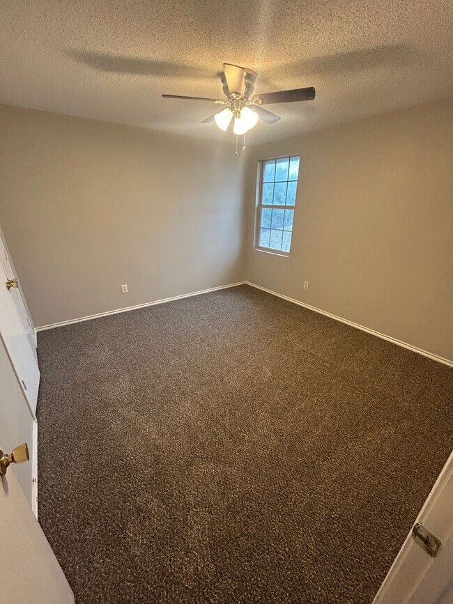 Building Photo - 1253 Tall Grass Dr
