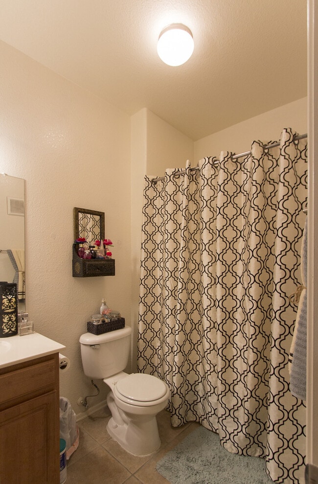 Building Photo - AVAILABLE NOW!!! GATED COMMUNITY - THE RAVEN - WITH GREAT AMENITIES