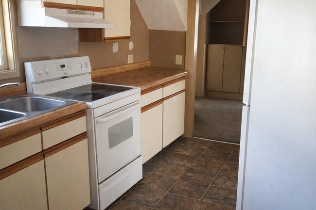 Building Photo - 326 2nd Ave NE