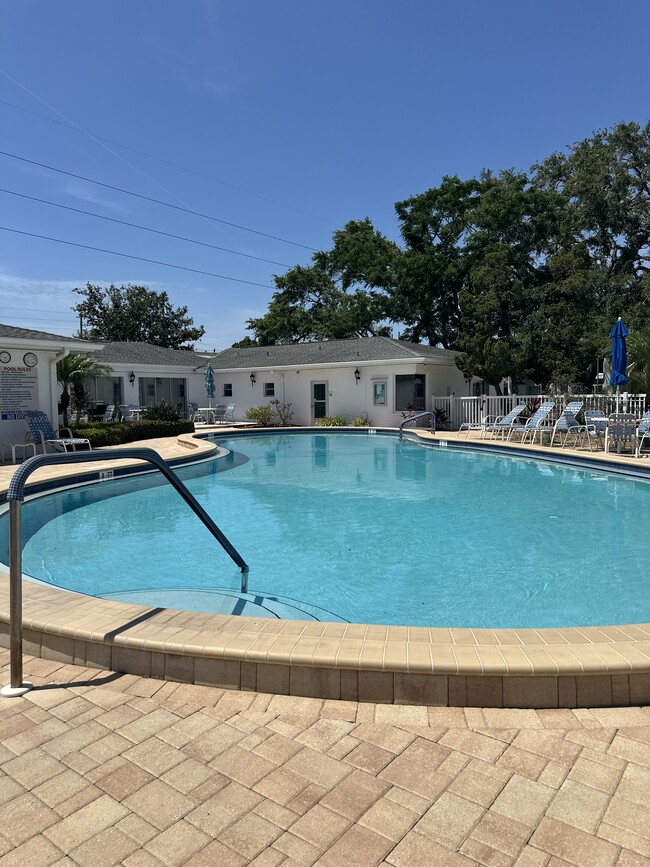 Building Photo - 1655 S Highland Ave