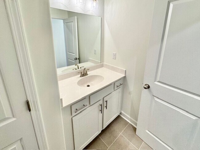 Building Photo - Move In Special! Now Leasing a 4-bedroom 2...
