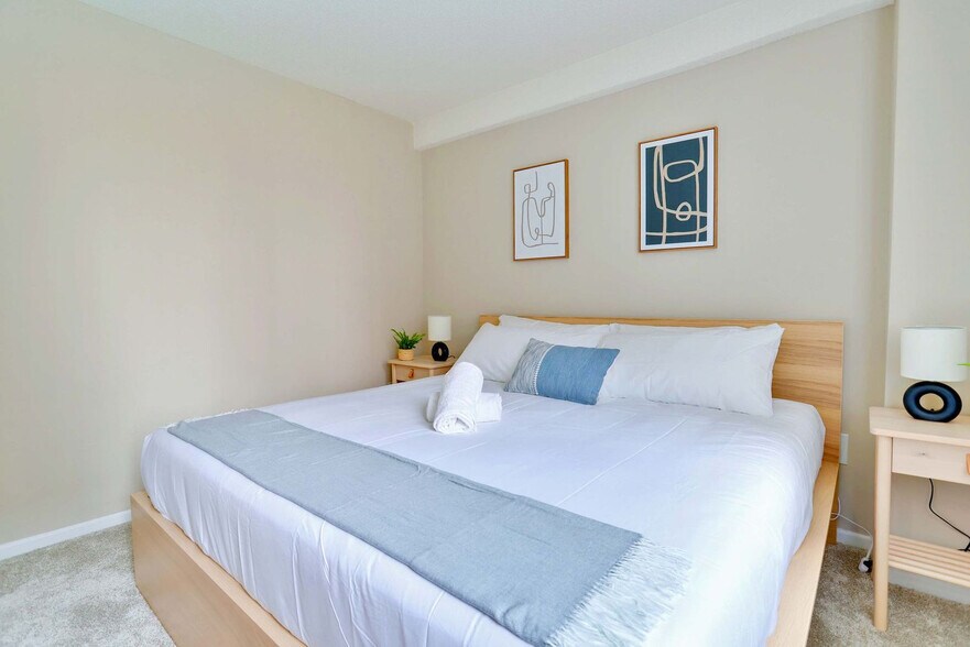 Building Photo - 1201 S Bell St