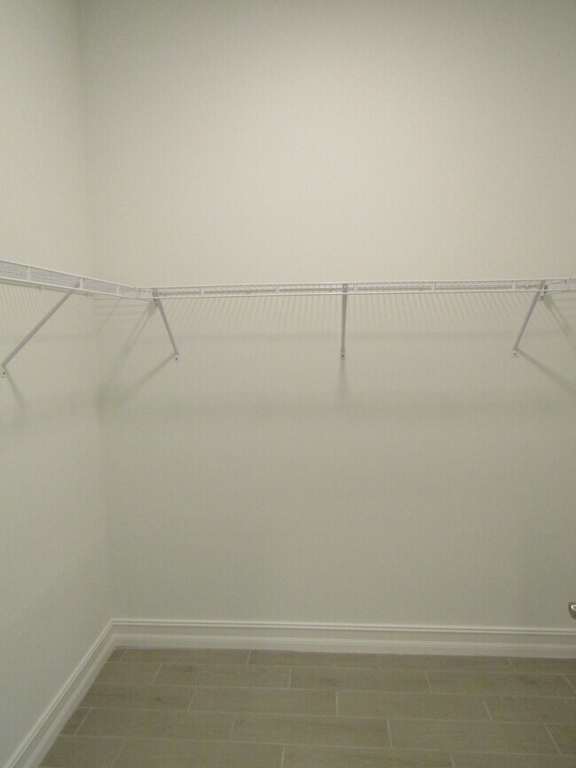 Building Photo - 608 Maraviya Blvd