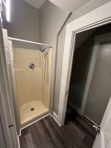 Building Photo - 524 S Queen St