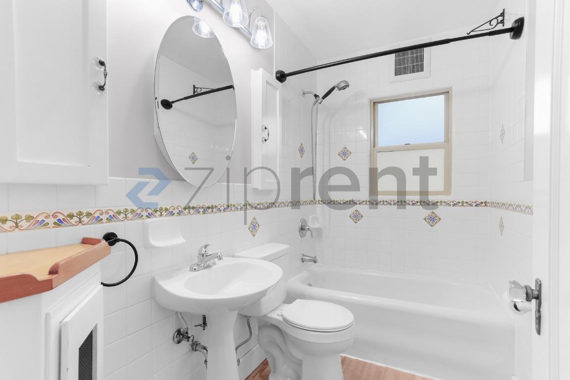 Building Photo - Unit