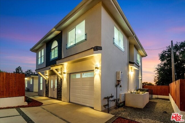 Building Photo - 10349 Hillhaven Ave