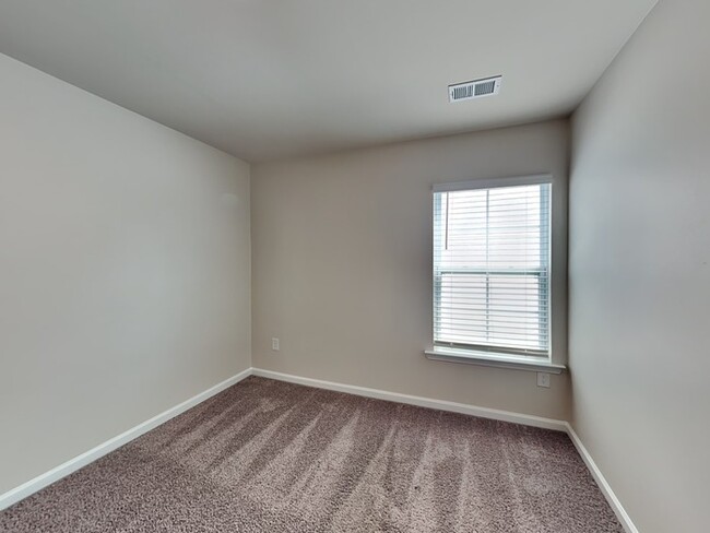 Building Photo - Coming Soon!! Burnside Farms near USC, Dow...