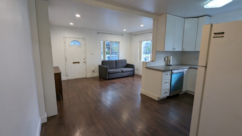 Building Photo - 1122 E Harvard St