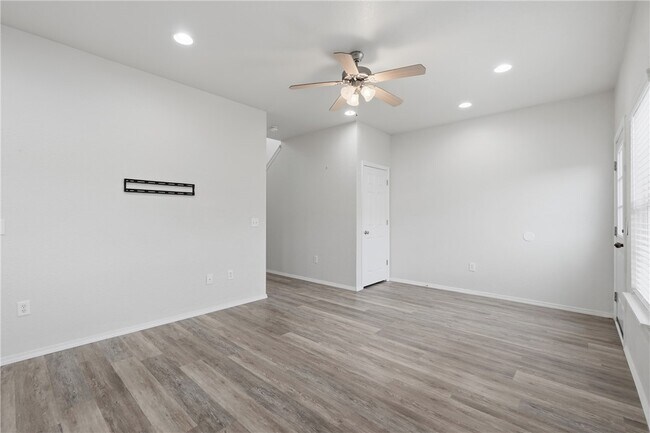 Building Photo - 3402 SW Windrift Ave