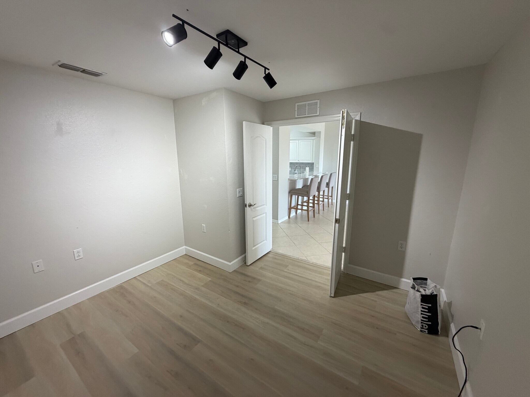 Building Photo - 8550 Kingbird Loop