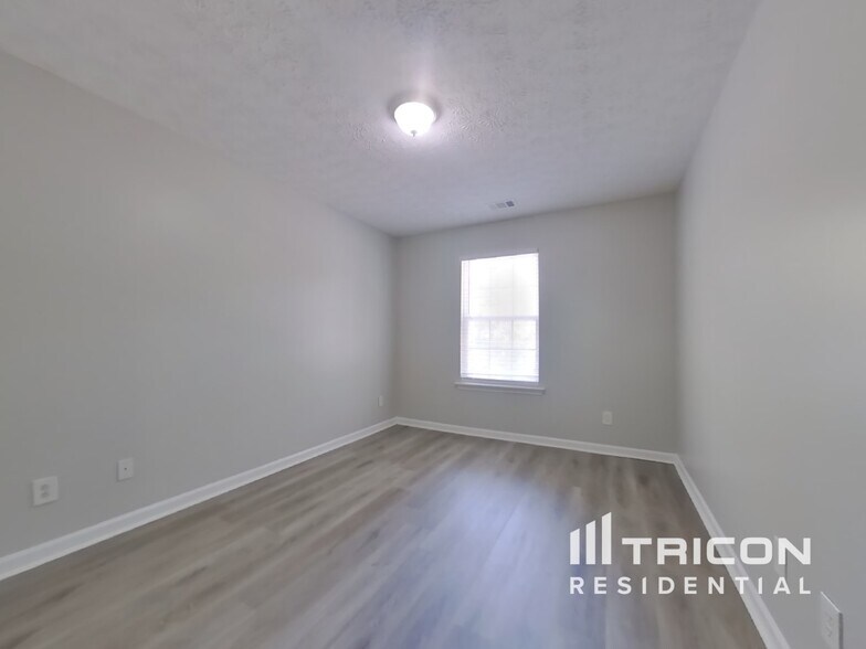 Building Photo - 221 Osmanthus Way