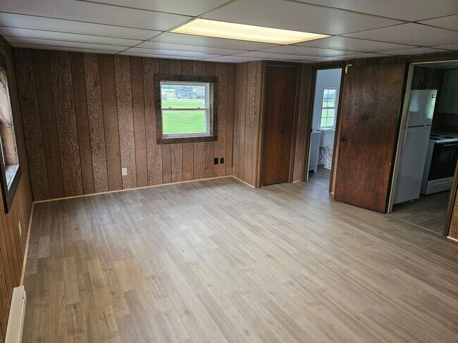 Building Photo - 1000 Timpe Rd