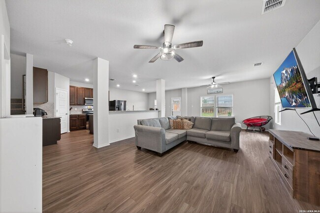 Building Photo - 4 Bedroom/2.5 Bath Summerhill Subdivision