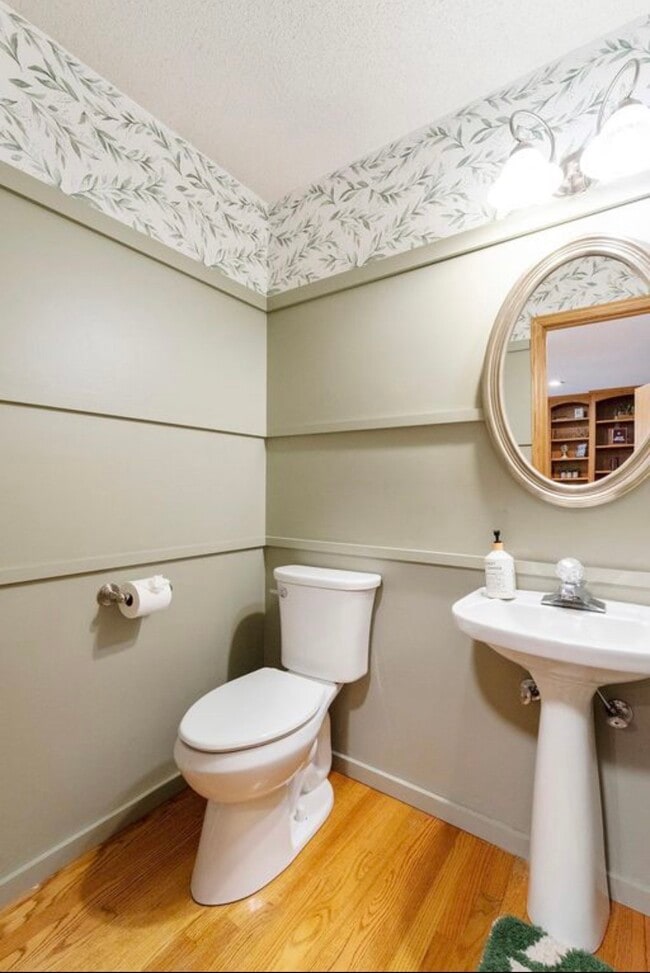 Building Photo - 1389 Camelback Dr