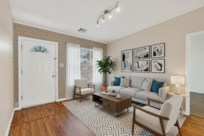 Building Photo - 1237 Pitt St NE