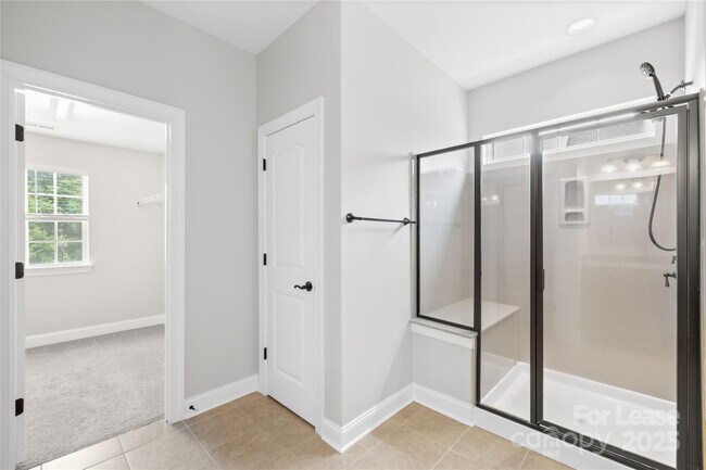Building Photo - 2136 Laurens Dr