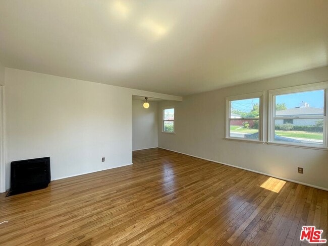 Building Photo - 5954 W 85th Pl