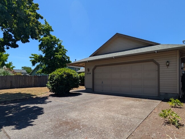 Building Photo - Wonderful 3-Bedroom, 2-Bath Home With Large Yard & A/C!