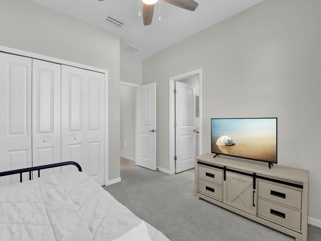 Building Photo - Modern Rental Home in Resort-Style Community