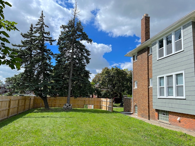 Building Photo - 5006 Seminole St