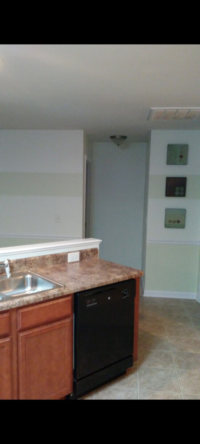 Building Photo - 1531 Hamilton Hills Dr