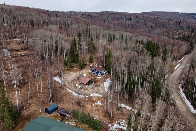 Building Photo - **Charming 2-Bedroom Duplex Unit in Fairbanks**