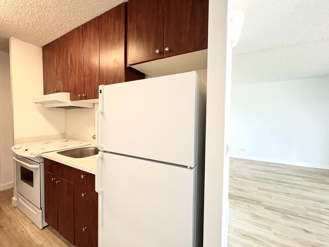 Building Photo - 710 Lunalilo St