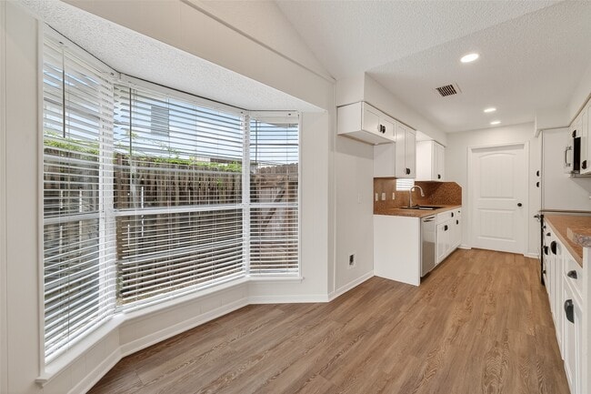 Building Photo - 9538 Ravensworth Dr