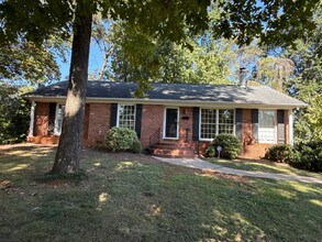 Building Photo - 3-Bedroom Home in Montclaire!