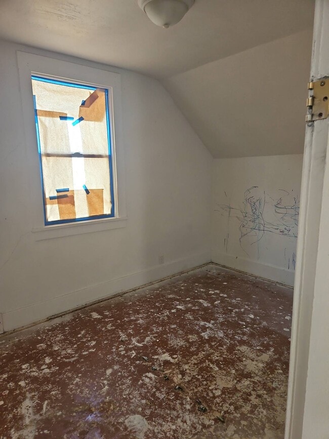 Building Photo - 714 23rd St N