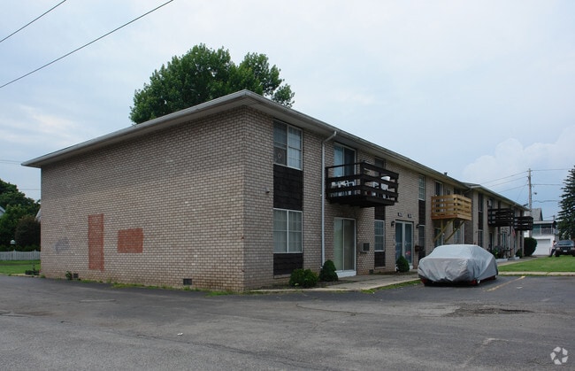 Dale Court - 2610-2638 Dewey Ave