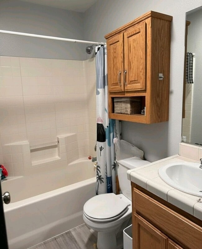 Building Photo - 4 bedroom 2 bath home with bonus room close to schools and shopping. Rv and or boat parking.