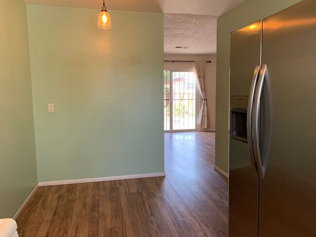 Building Photo - Lovely 2 Bedroom, 2 Bath Home Near Old Town! Available Now!