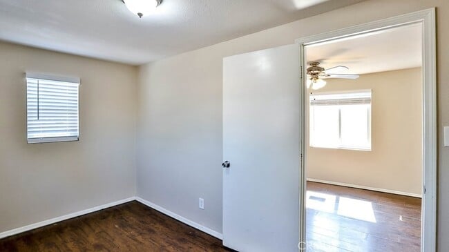 Building Photo - 1829 1/2 E 63rd Street Unit