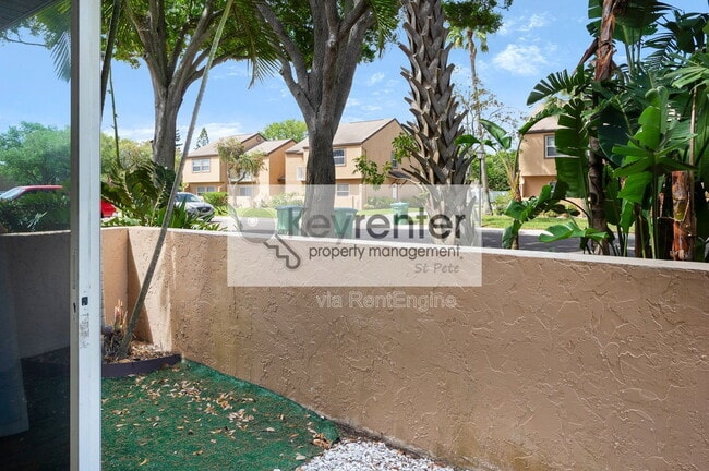 Building Photo - 1833 Clearbrooke Dr