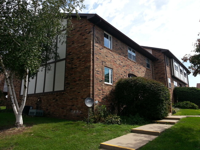 Building Photo - 1 bedroom, 1 bath condo in Coralville