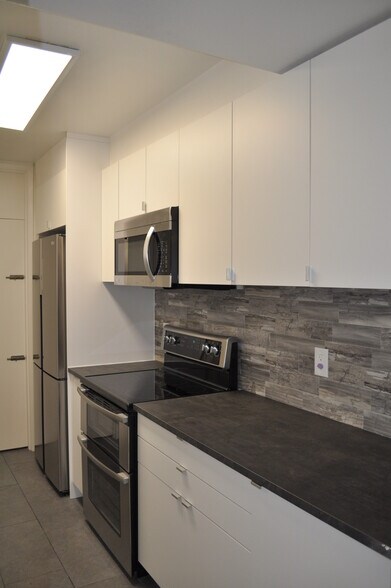 Building Photo - 540 Kelton Ave