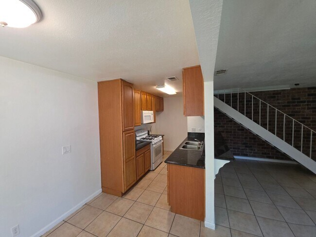 Building Photo - Charming 2BR/1BA Townhouse in Auburn - Available Now!