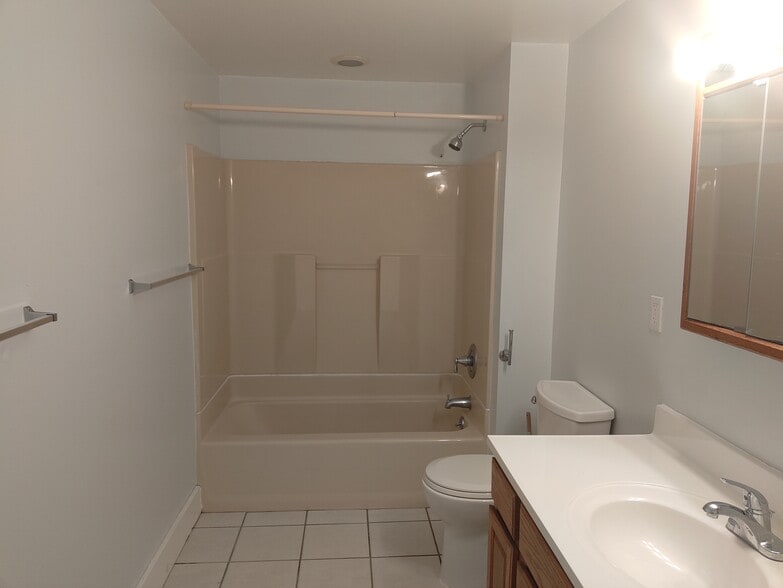 Building Photo - 11 Dyckman Dr