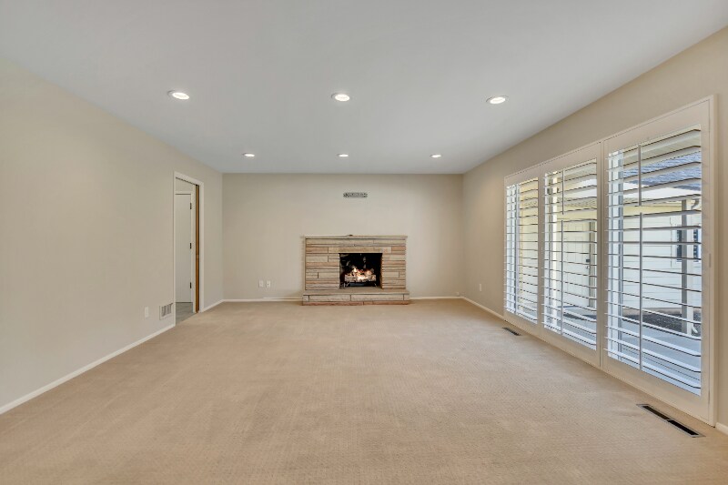 Building Photo - 3998 S Oliver Dr