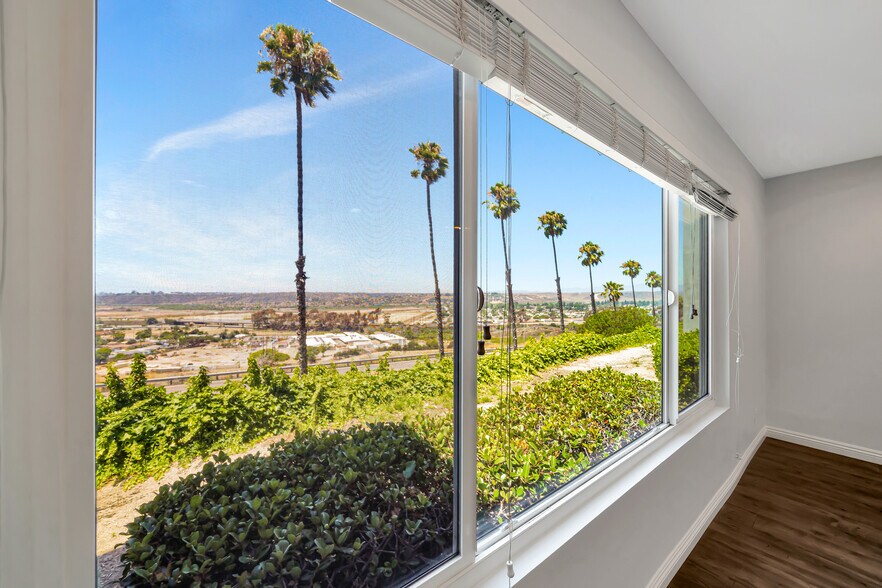 Building Photo - 3606 Vista Rey