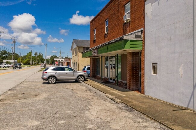 Building Photo - 236 Chatham St