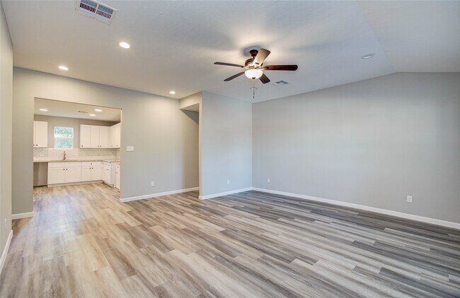 Building Photo - 9414 Lanewood Dr