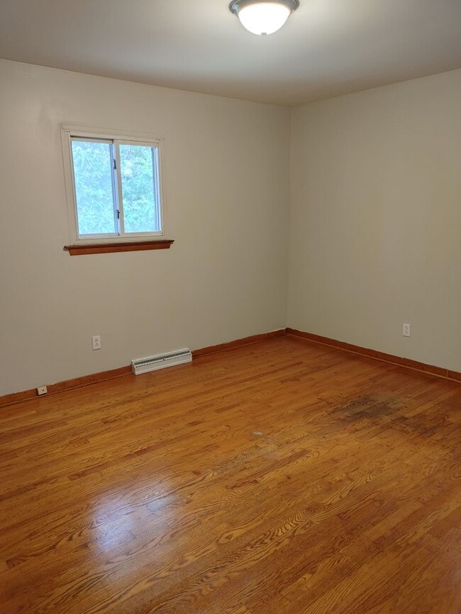 Building Photo - 4 Bedroom updated home for rent in Northwe...