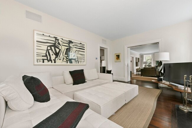 Building Photo - 17 Farrar St