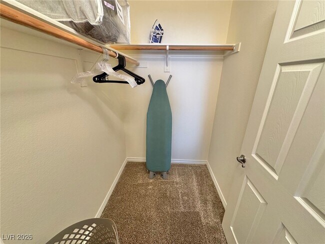 Building Photo - 39 E Agate Ave