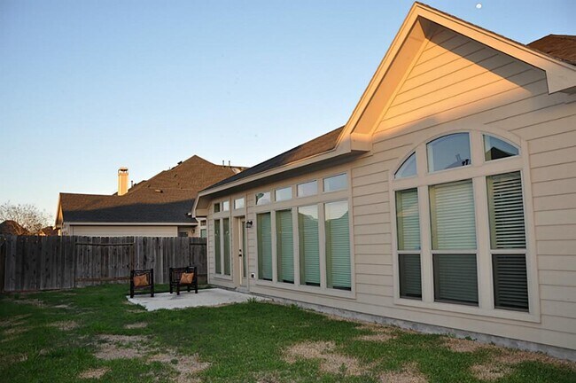 Building Photo - 13119 Sweetgum Shores Dr