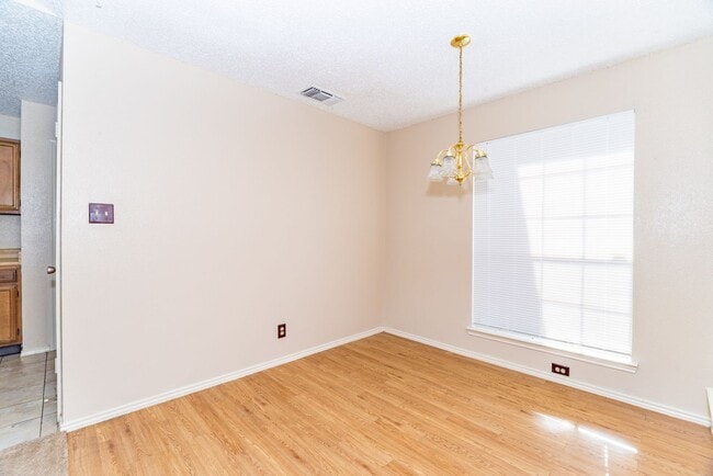 Building Photo - 2-BEDROOM DUPLEX